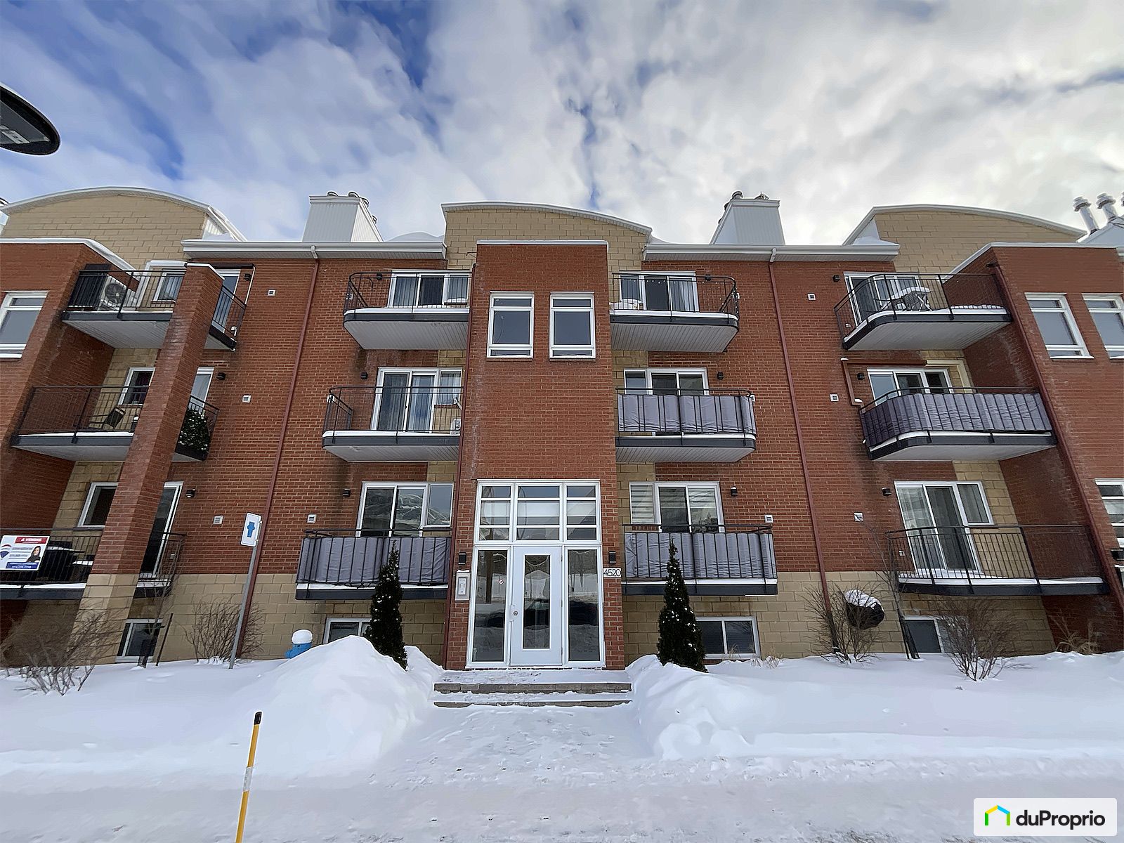 4 4520 Avenue Pierre De Couber — photo 3