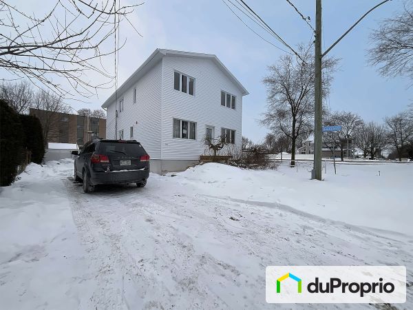 2975, rue Latour, Longueuil (St-Hubert) à vendre