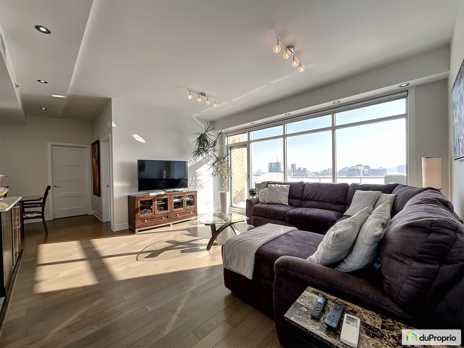 601 3399 Avenue Jacques Bureau — photo 1
