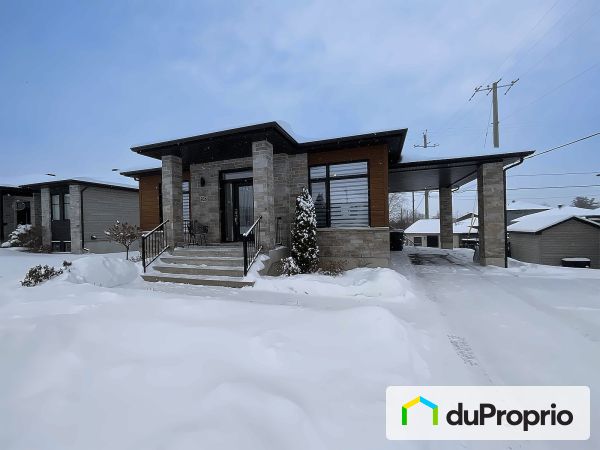 582, rue du Noisetier, Granby à vendre