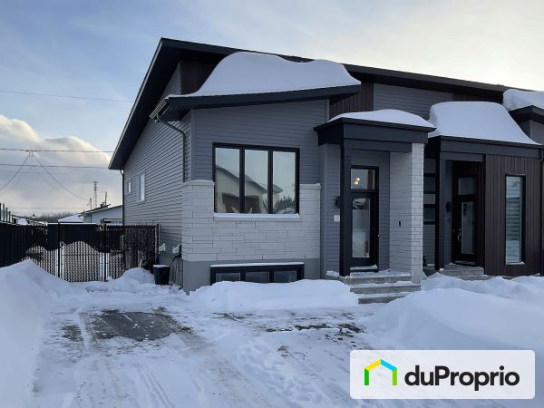 221, rue des Commissaires, Granby à vendre