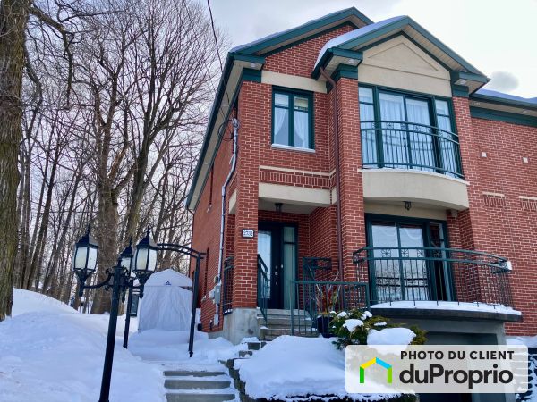 2732, rue Saint-Laurent, St-Romuald à vendre