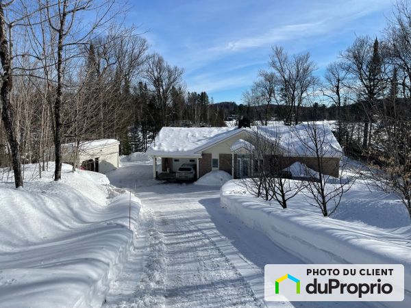 38 chemin du Tour-du-Lac, Lac-Saguay à vendre