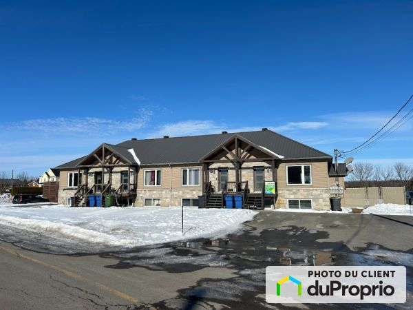 Winter Front - 2059 rue de la Ferme, Ste-Clotilde-De-Chateauguay for sale