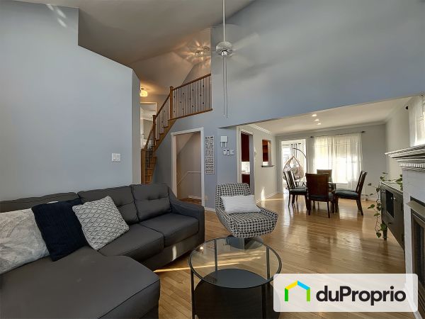 Salon - 333, rue Carrière, Chateauguay à vendre