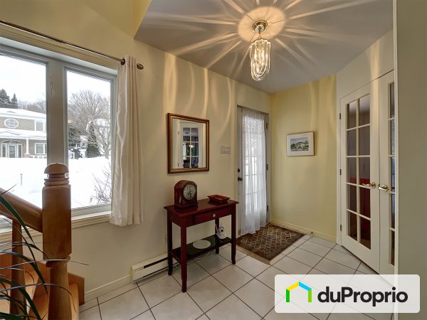 Hall - 1222, rue de la Souveraine, Charlesbourg à vendre