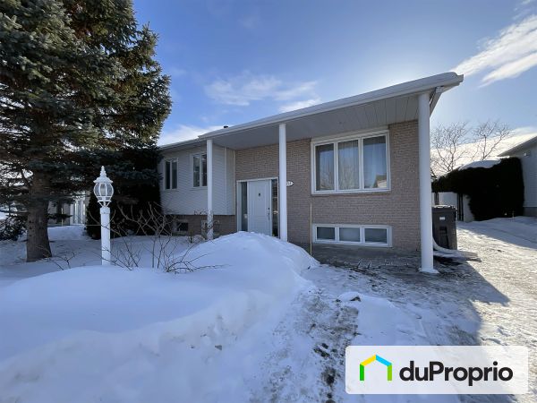 954 rue Ringuet, Ste-Julie for sale
