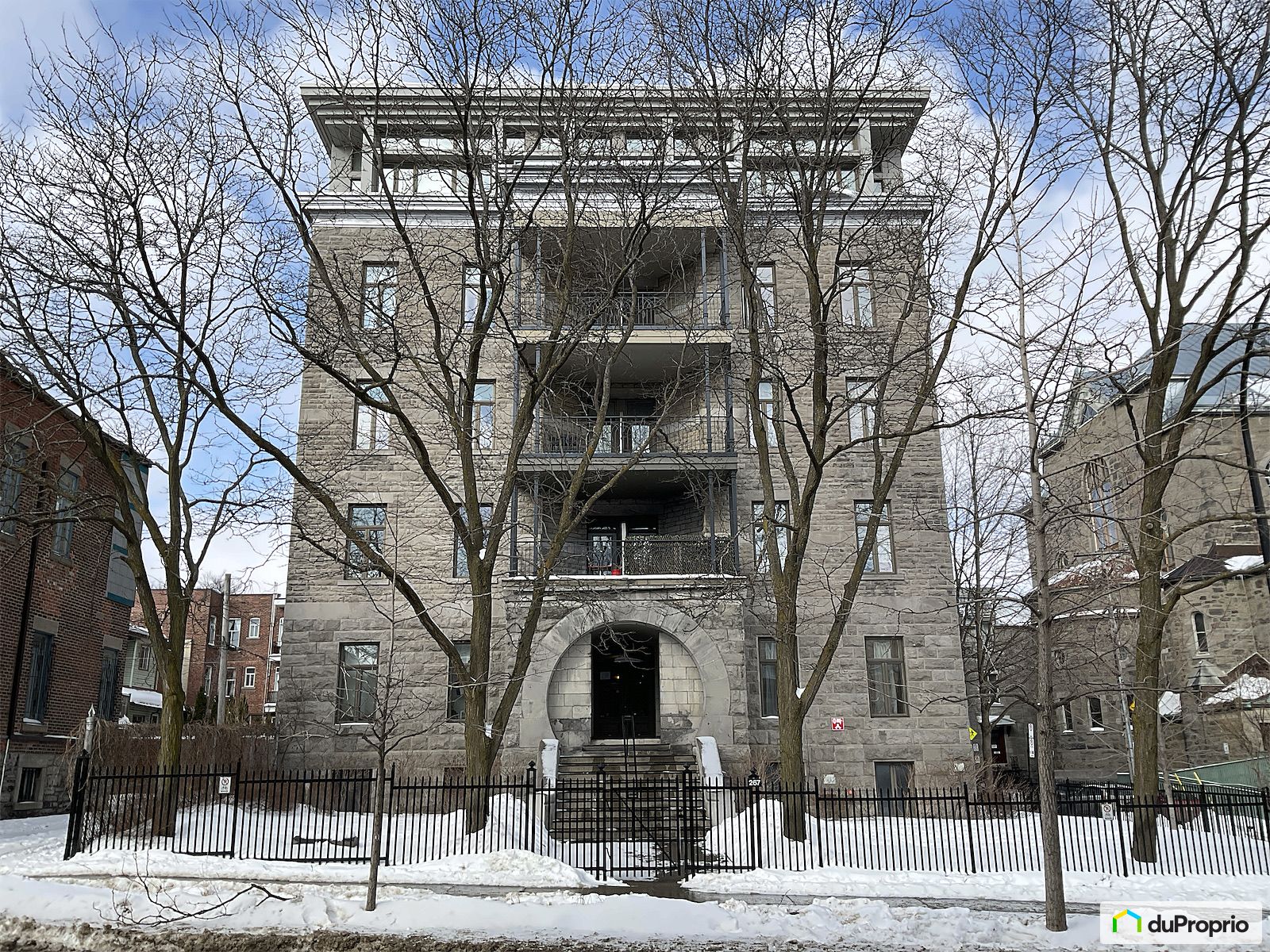 208 267 Rue Rachel Est — photo 3
