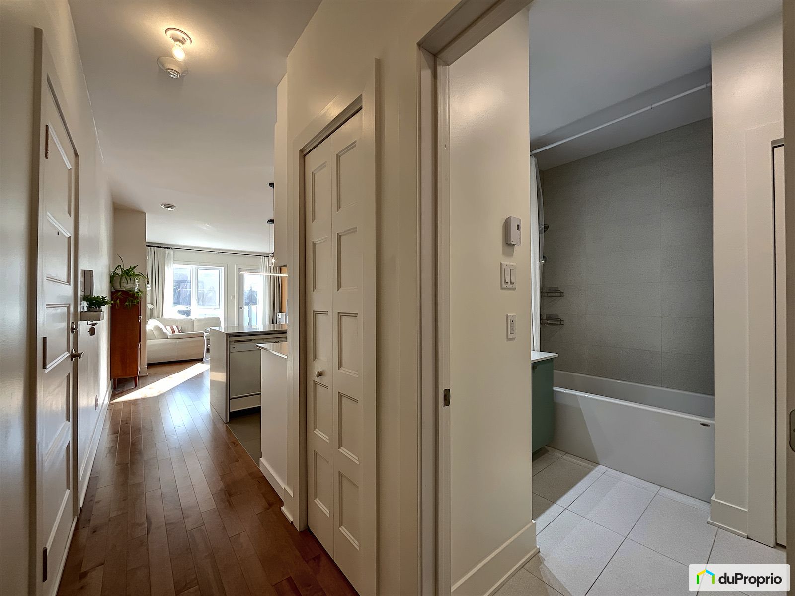 301 10222 Boulevard Saint Laur — photo 1