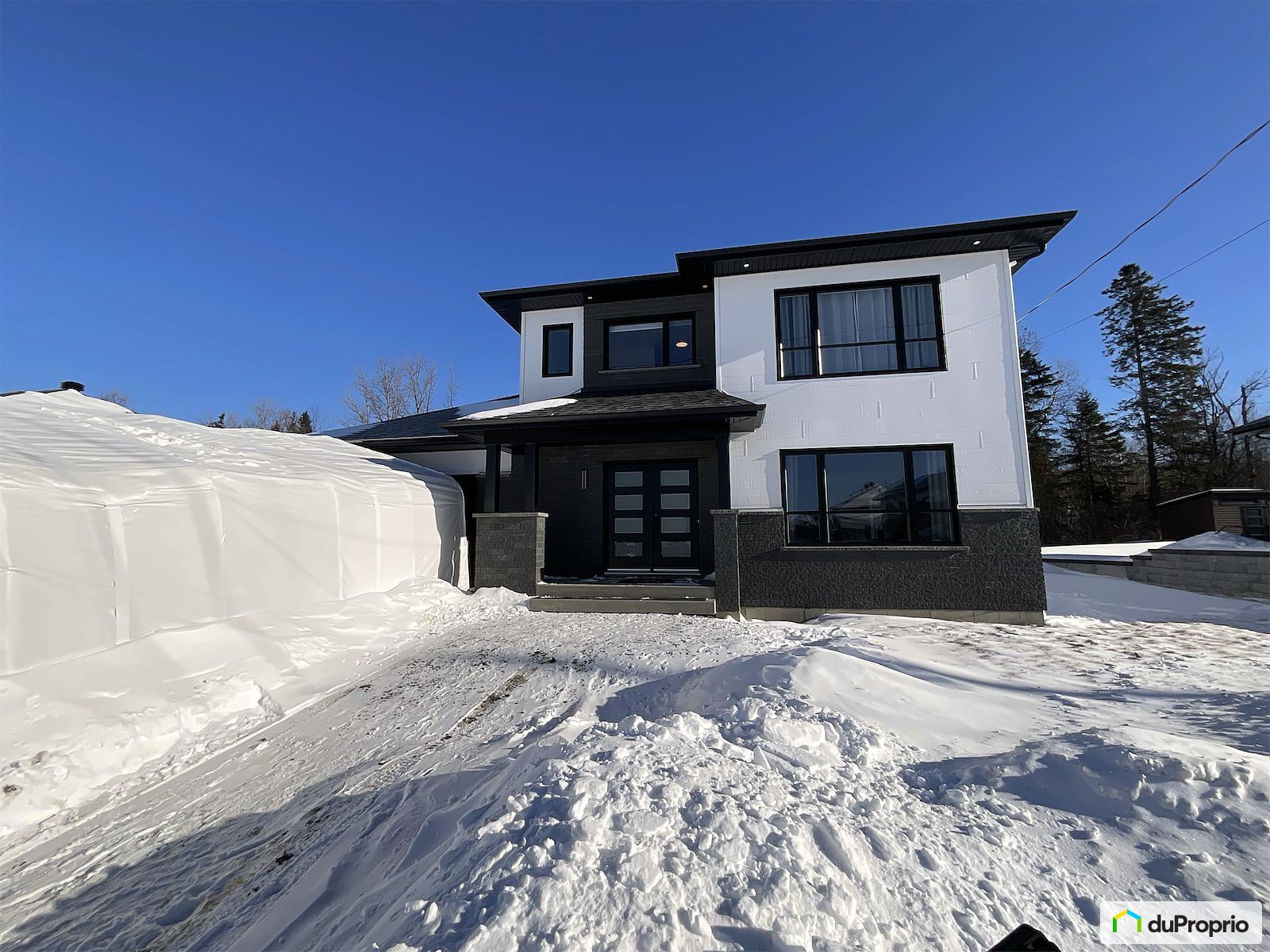1098 Rue Andre Giguere — photo 1