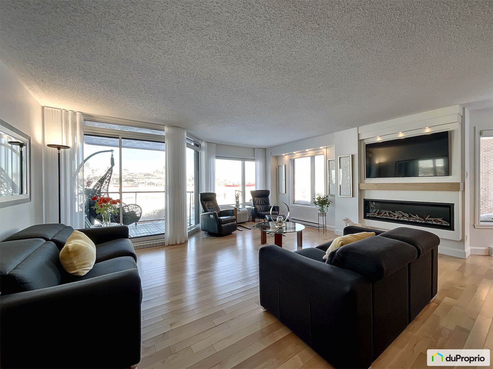 201 5885 Rue Saint Laurent — photo 3