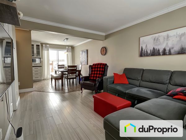 Salon - 3003, rue du Rubis, Jonquière (Jonquière) à vendre