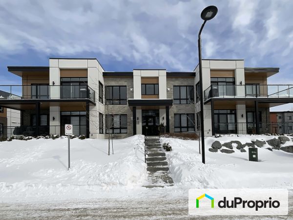 204-360 rue McDuff, Ste-Julie for sale