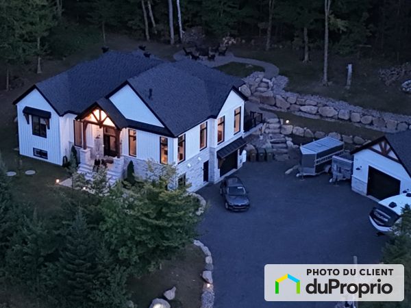 258 chemin de la Symphonie, St-Sauveur for sale
