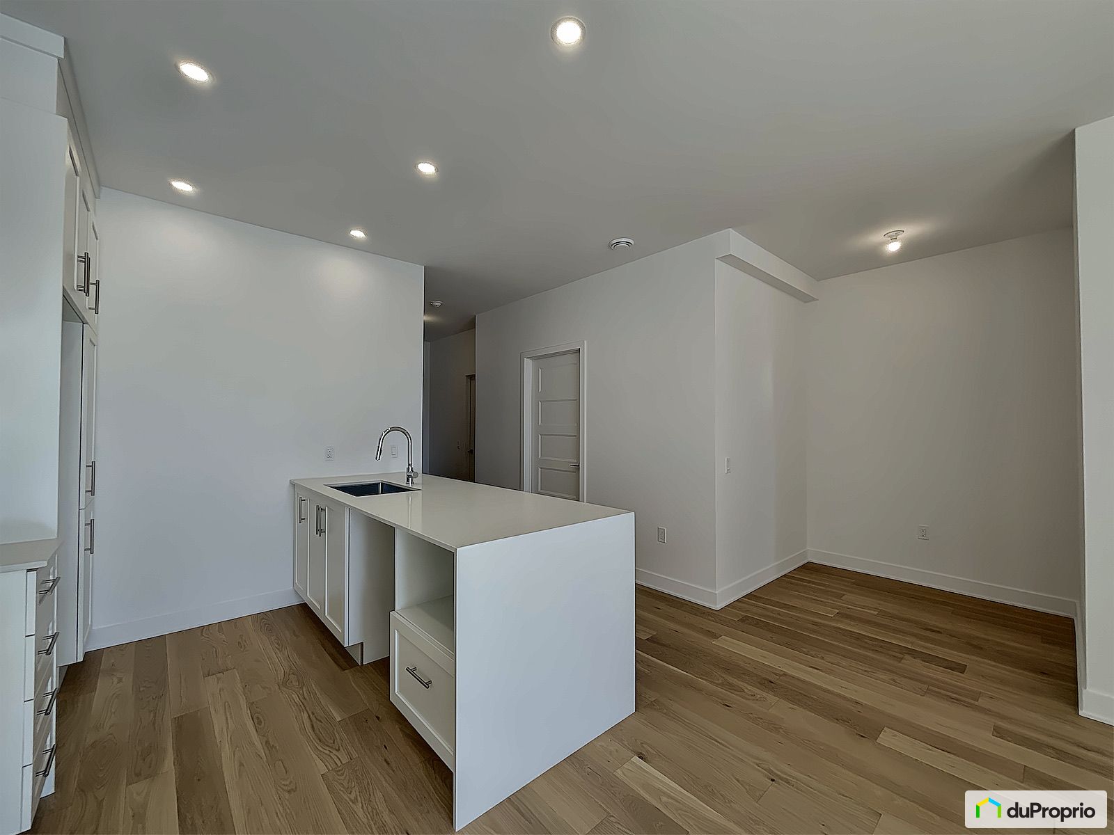 303 550 Rue Prieur Est — photo 2