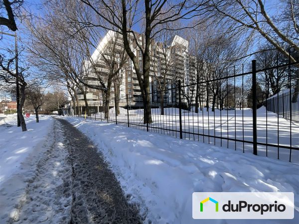 811-30 rue Berlioz, L'Ile Des Soeurs for sale