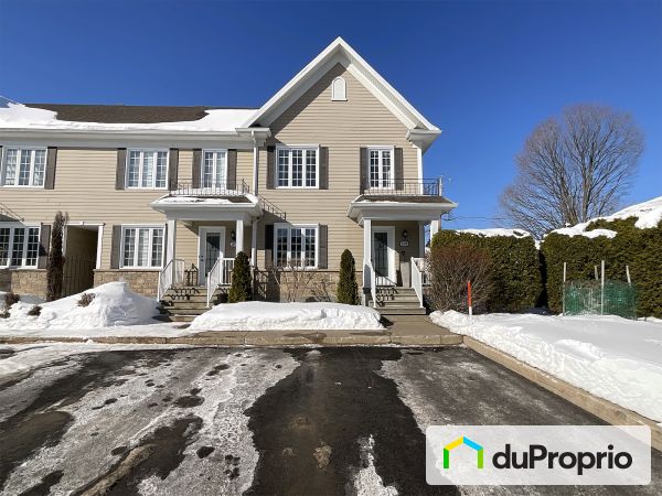 1679, rue Sévigny, St-Romuald à vendre