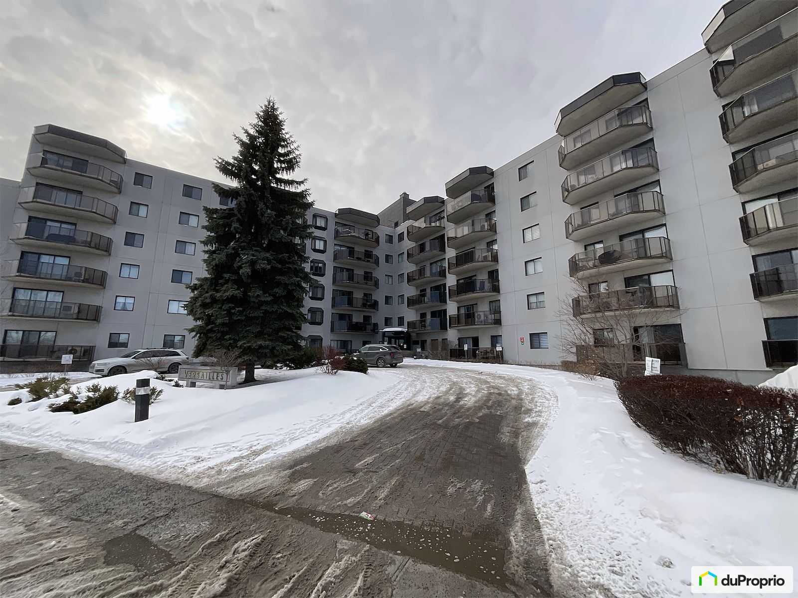 108 7333 Rue Pierre Corneille — photo 1
