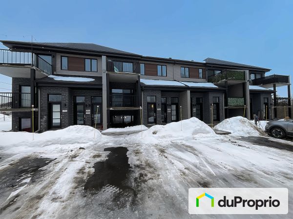 Bâtisse - 986, rue Magnone, Granby à vendre