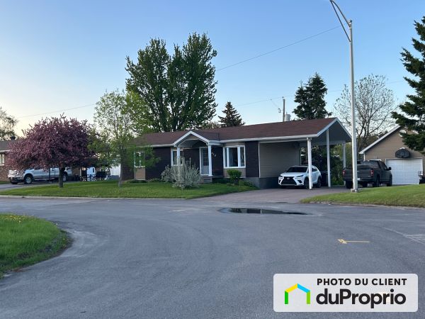 414, rue Pineault, Roberval à vendre