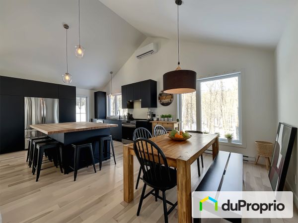 4 rue Ogilvy Est, St-Hippolyte for sale