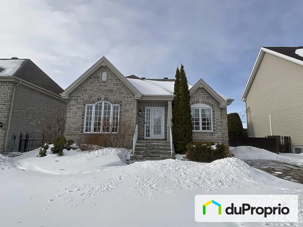 272, rue du Patriote, Ste-Marthe-Sur-Le-Lac à vendre