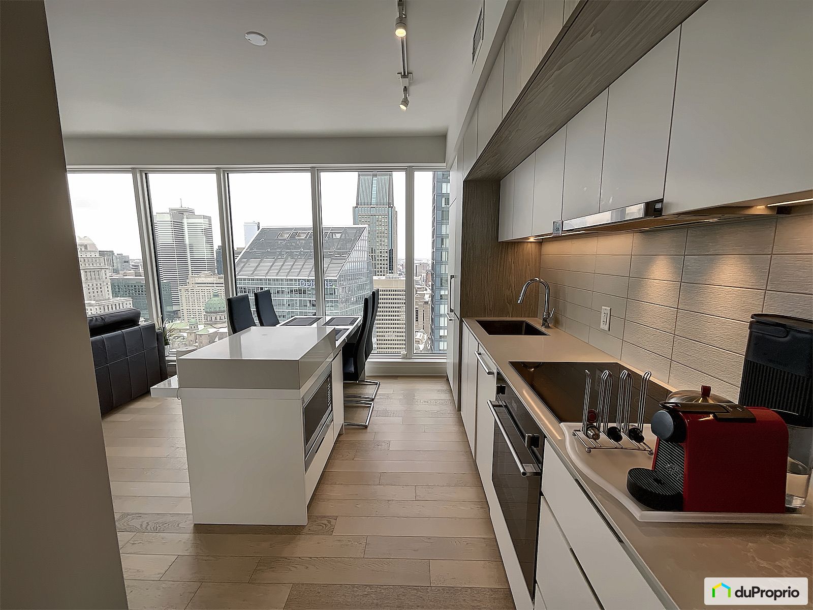 4306 1288 Rue Saint Antoine Ou — photo 2