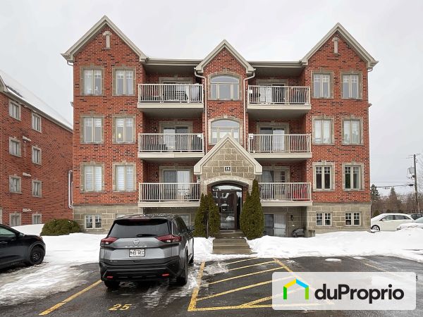 301-14 avenue Fouquet, Candiac for sale