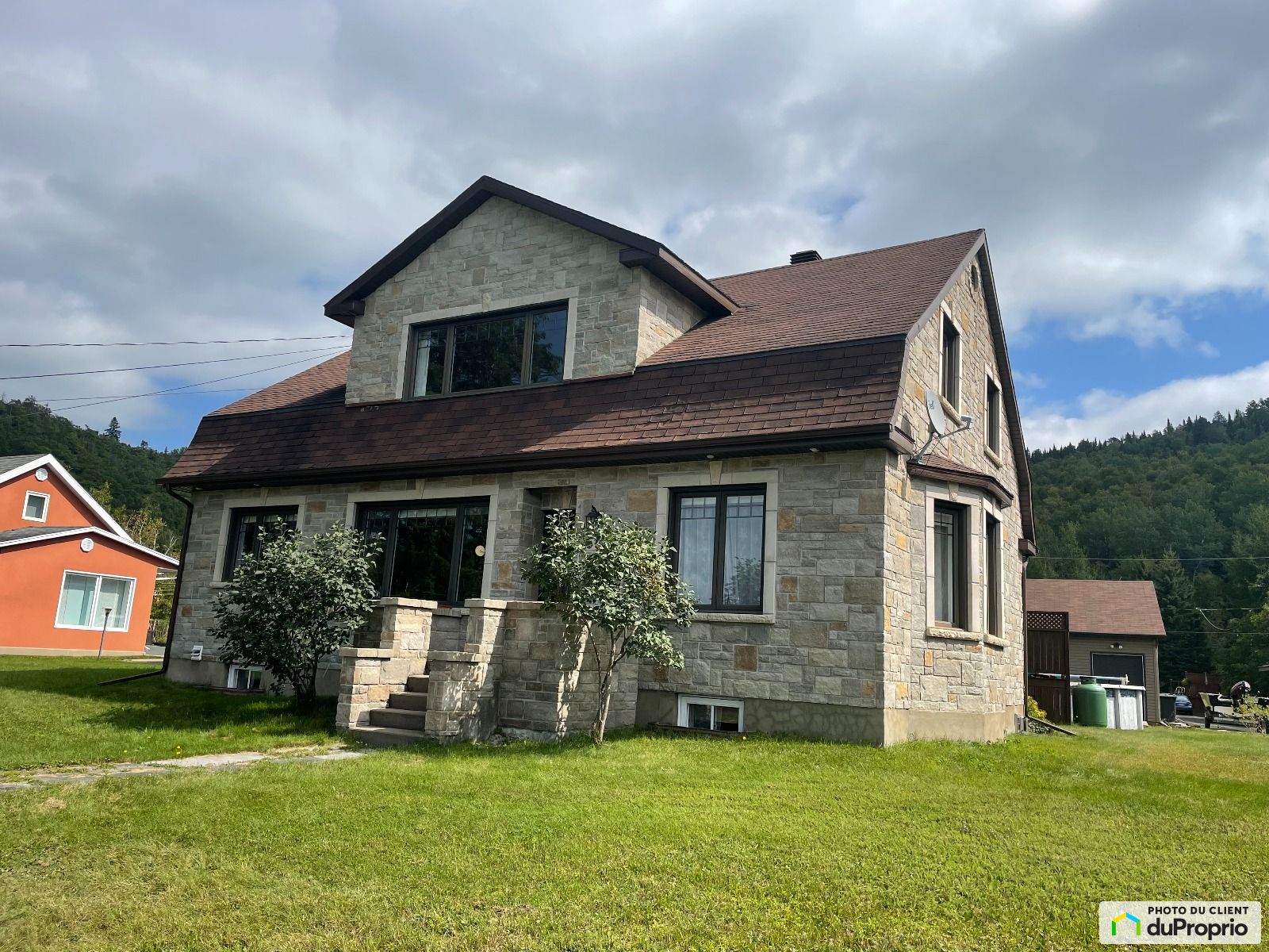 550 Rue Du Coteau — photo 1