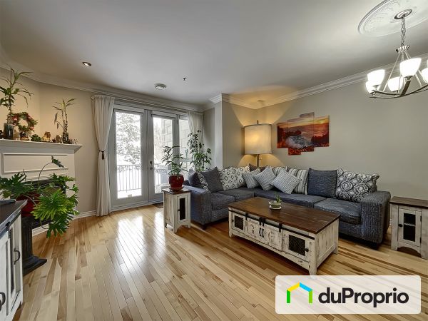 Salon - 106-3000, boulevard Notre-Dame, Chomedey à vendre