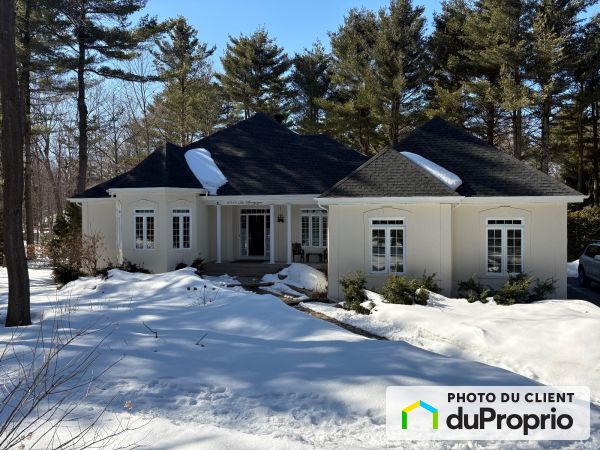 2545, rue du Bourgogne, St-Lazare à vendre