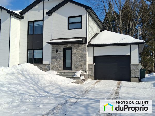 1293 rue de Montolieu, Val-Bélair for sale