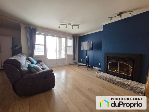 Living Room - 182-15500 rue Sherbrooke est, Pointe-Aux-Trembles / Montréal-Est for sale