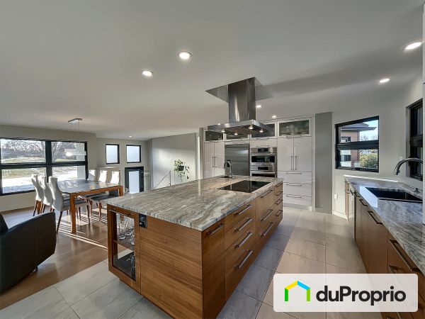 553, Quesnel, Boucherville à vendre