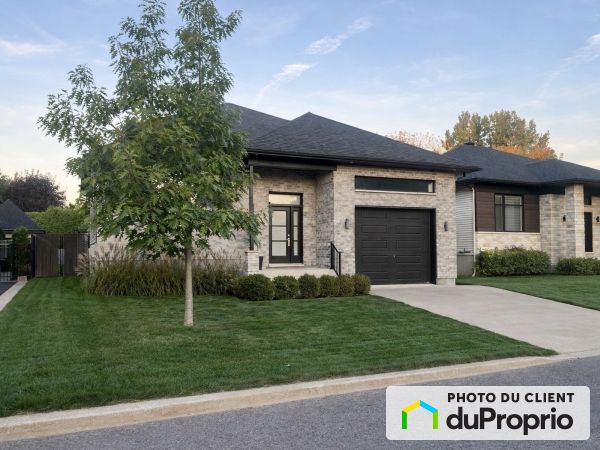 Summer Front - 209 rue Loubias, St-Jean-sur-Richelieu (Iberville) for sale