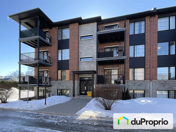 108-147, rue Principale, St-Basile-Le-Grand à vendre