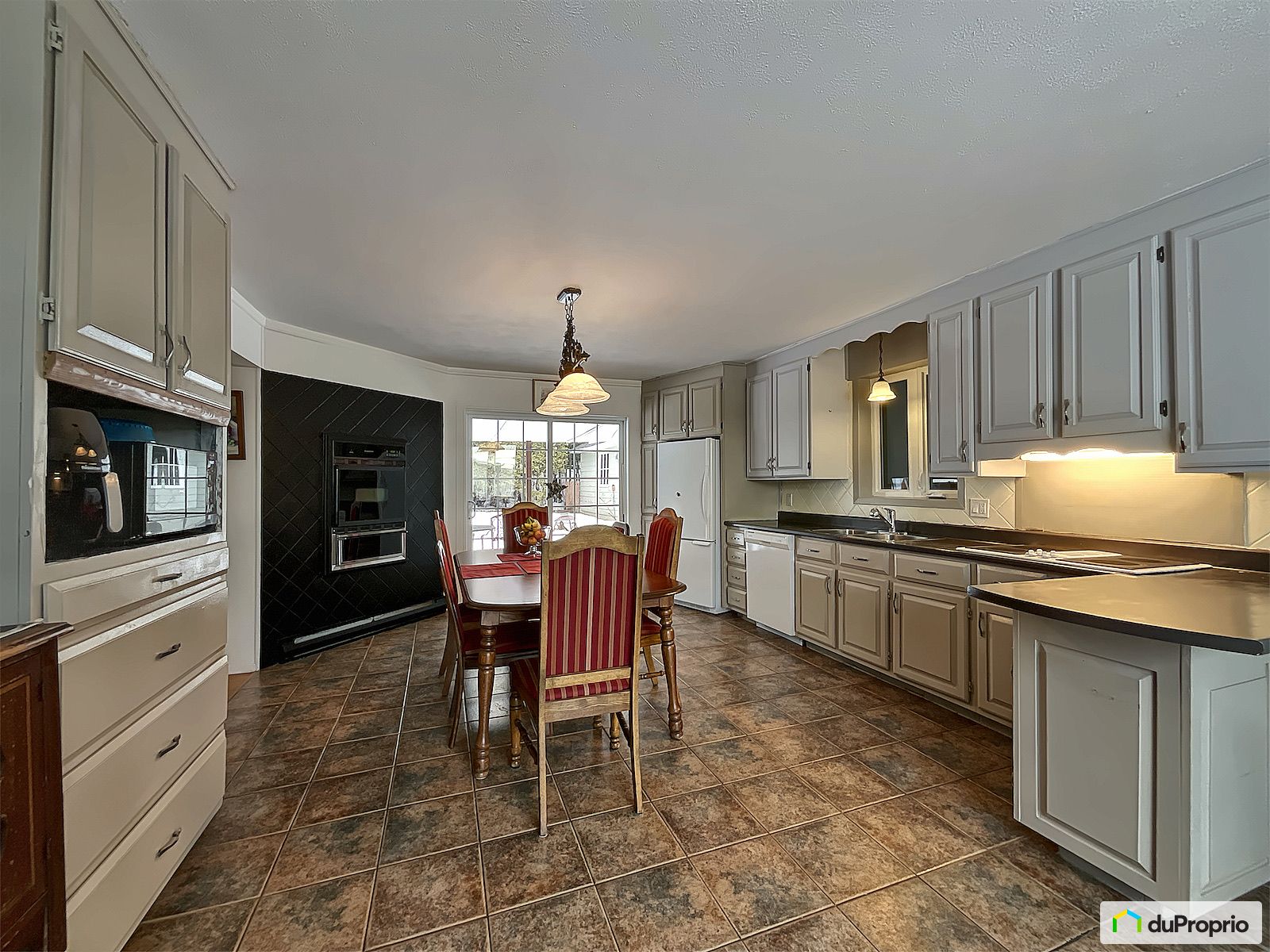 537 Rue Saint Laurent — photo 3