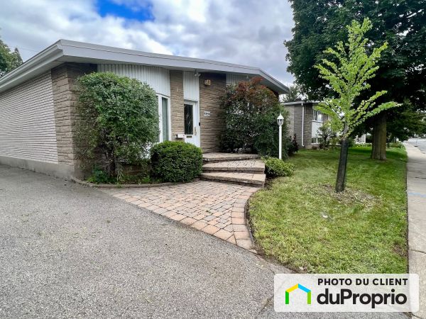 8230 boulevard de Châteauneuf, Anjou for sale