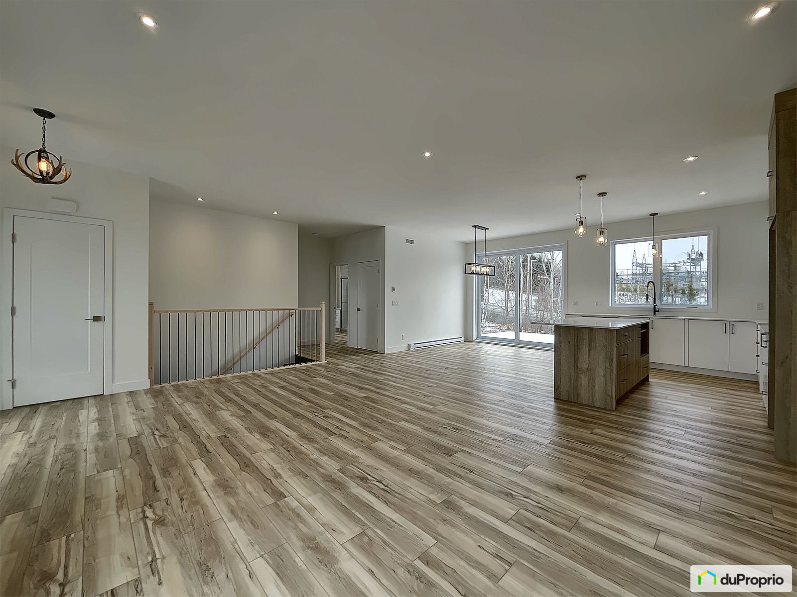 3834 Rue Rousseau — photo 2
