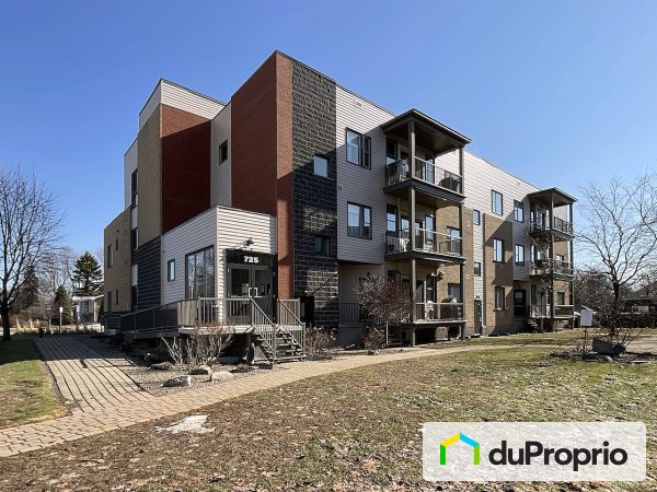 102-725, rue Papineau, St-Hyacinthe à vendre