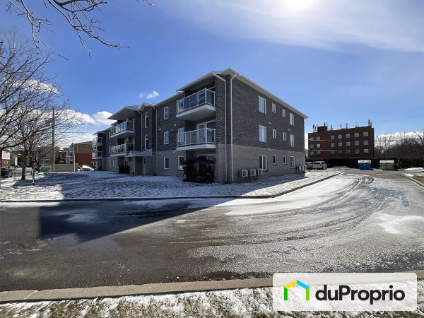 202-2420, rue Henriette-Céré, Longueuil (St-Hubert) à vendre