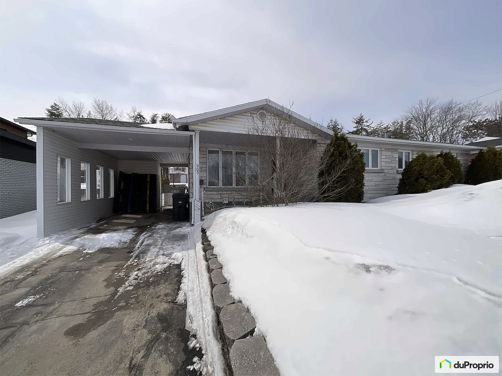 905 Rue Du Cardinal Roy — photo 1