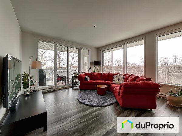 Salon - 411-2530, rue Maurice-Savoie, Longueuil (Vieux-Longueuil) à vendre