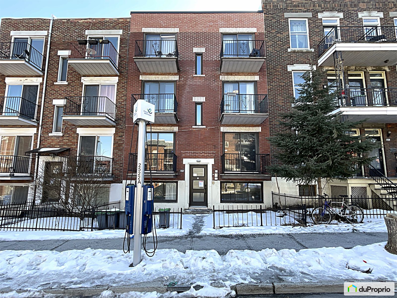 1 2522 Rue Cuvillier — photo 1