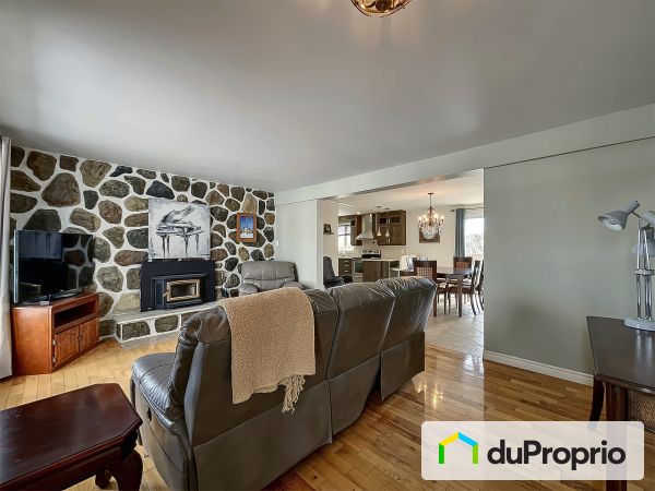 Salon - 1212, boulevard Sainte-Marguerite, Mercier à vendre