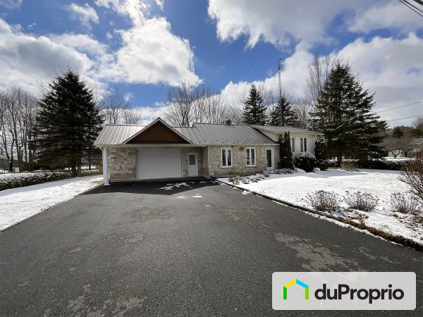 803 rue Yvon, Acton Vale for sale