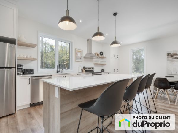 112 Chemin Des chênes, Mont-Tremblant for sale