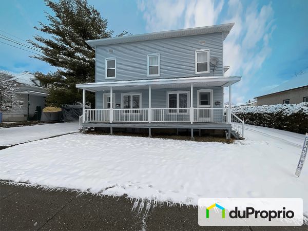 135-141 rue Fontaine, Magog à vendre