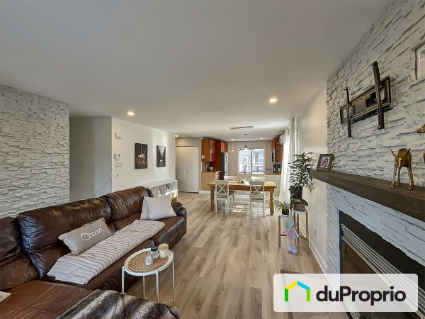 Family Room - 331 rue Jasmin, Otterburn Park for sale