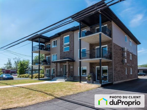 Boul. d'Iberville, St-Jean-sur-Richelieu (Iberville) à vendre